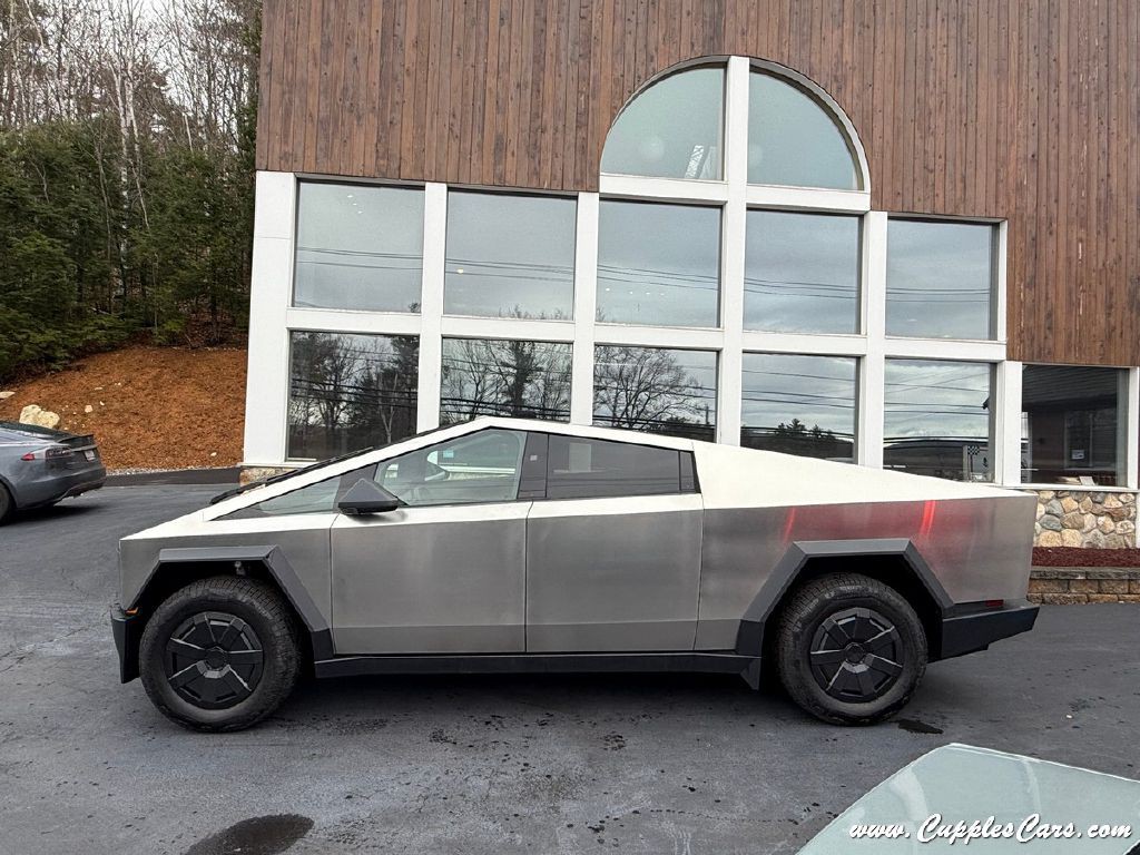 2025 Tesla Cybertruck Image 12