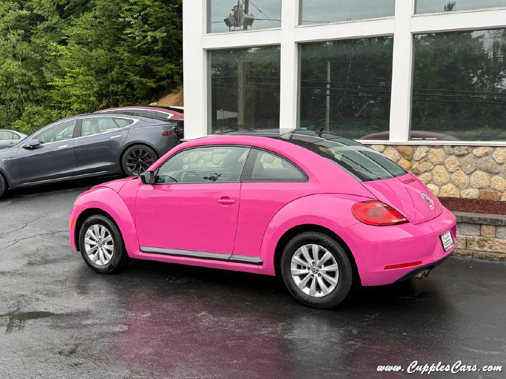 2014 Volkswagen Beetle Image 2