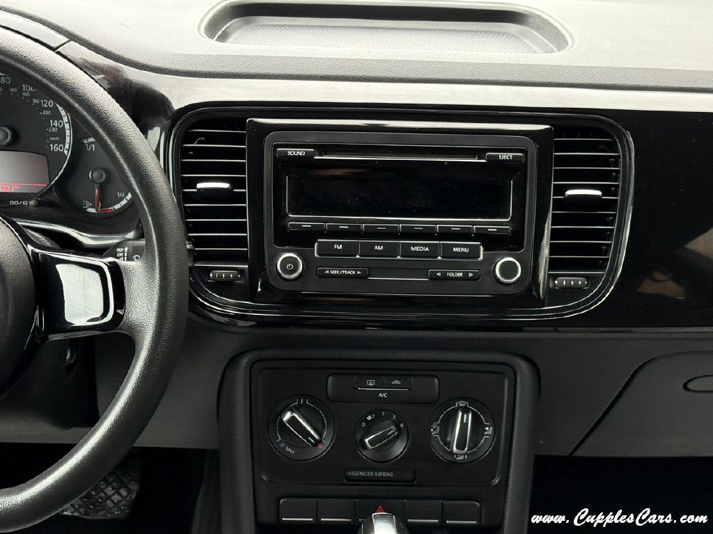 2014 Volkswagen Beetle Image 15