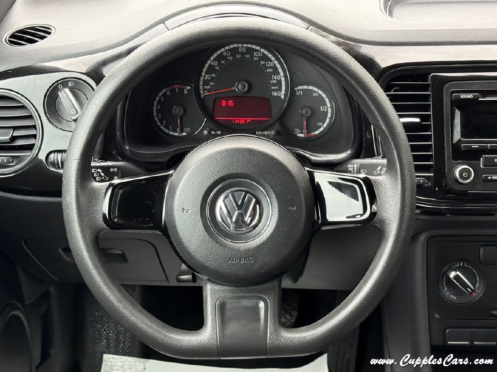 2014 Volkswagen Beetle Image 17