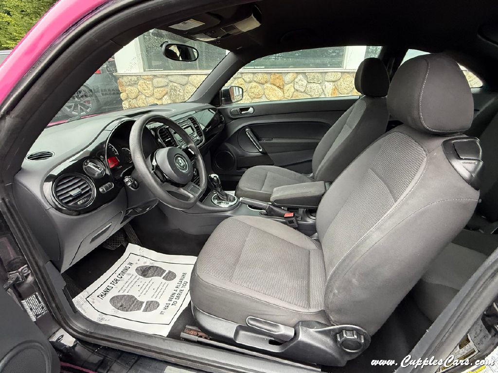2014 Volkswagen Beetle Image 23