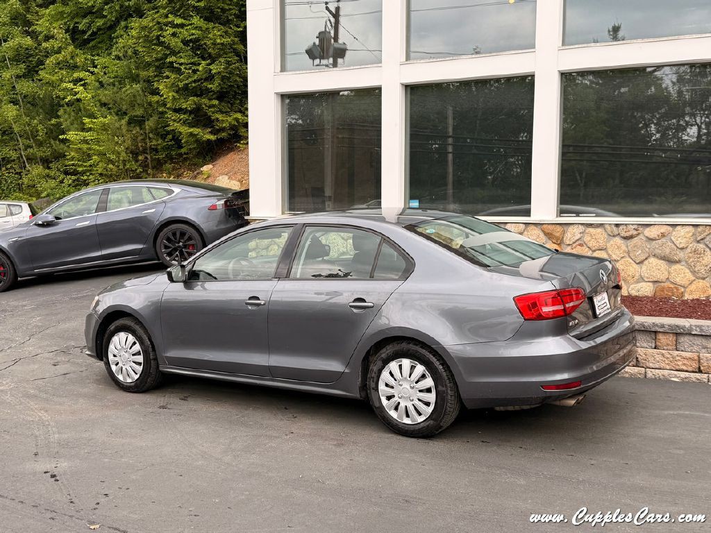 2015 Volkswagen Jetta Image 2