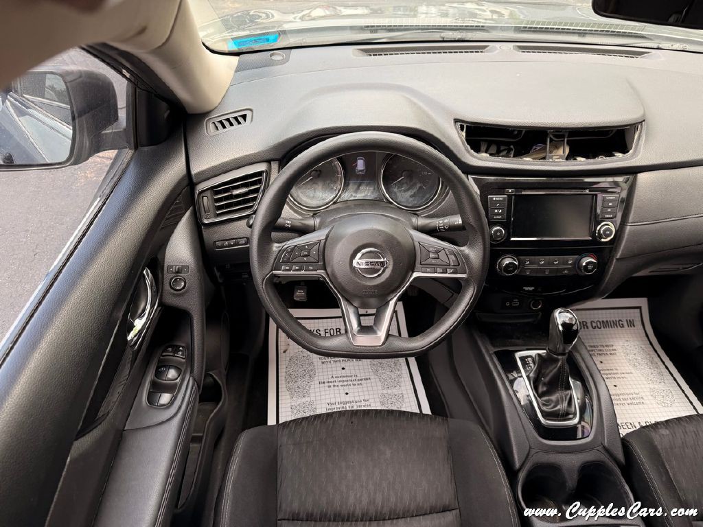 2018 Nissan Rogue Image 17