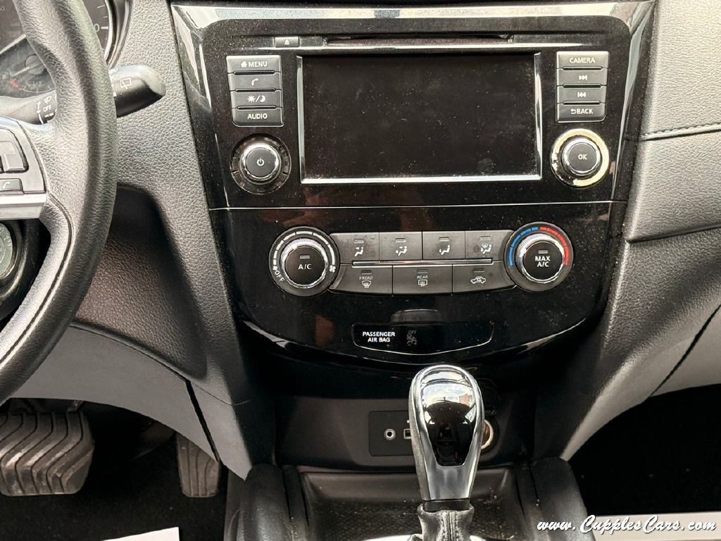 2018 Nissan Rogue Image 19