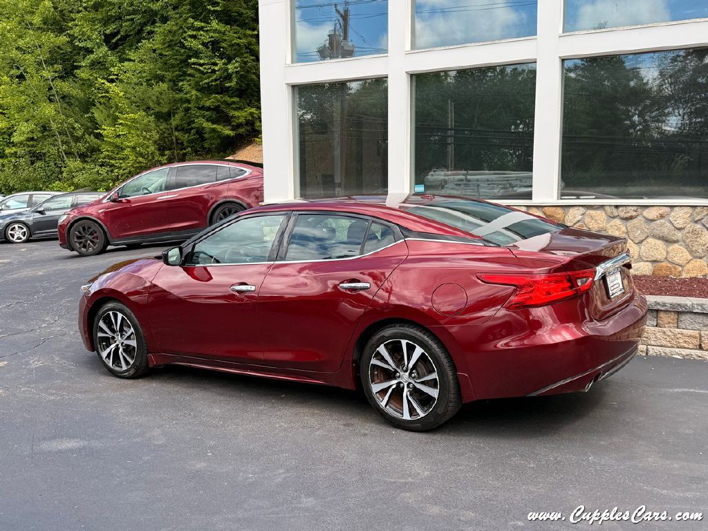 2017 Nissan Maxima Image 2