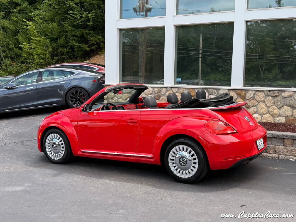 2013 Volkswagen Beetle Image 2