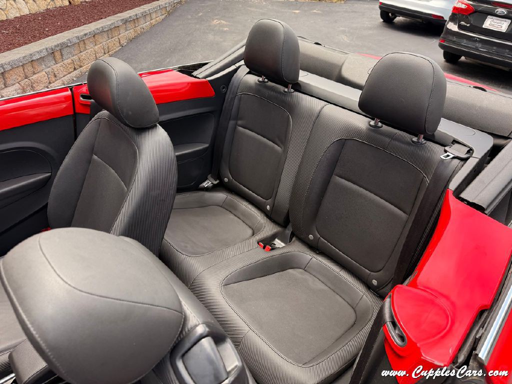 2013 Volkswagen Beetle Image 6