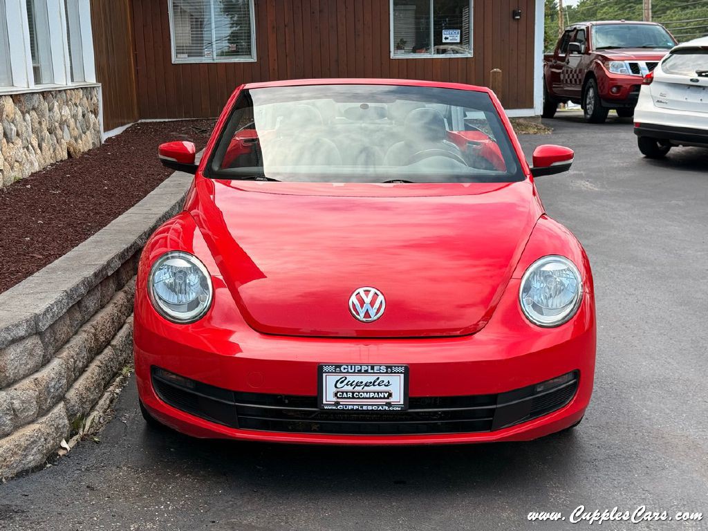 2013 Volkswagen Beetle Image 12