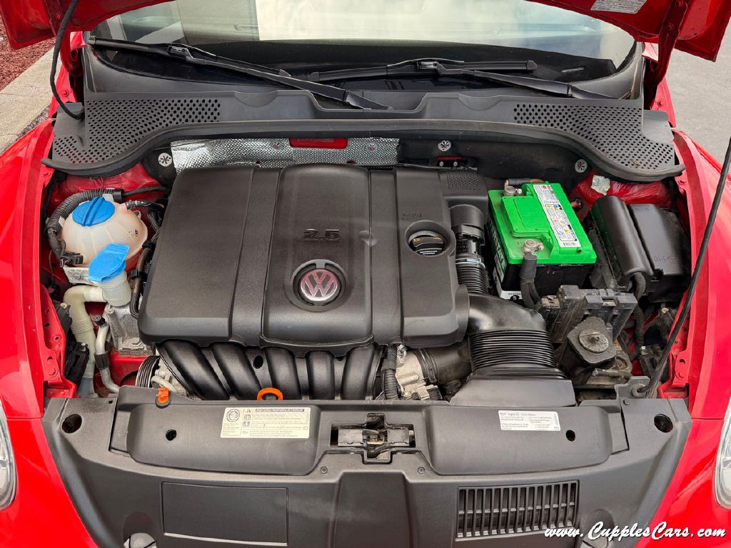 2013 Volkswagen Beetle Image 13