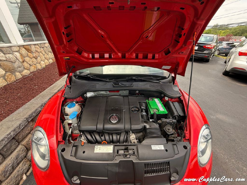 2013 Volkswagen Beetle Image 14