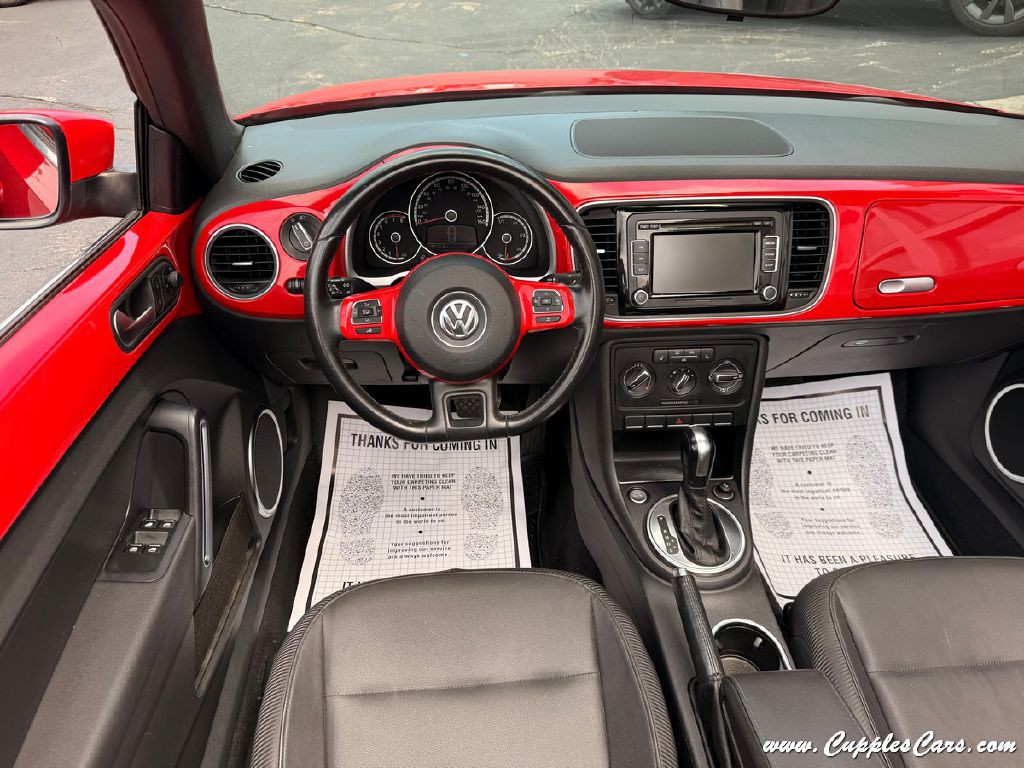 2013 Volkswagen Beetle Image 16