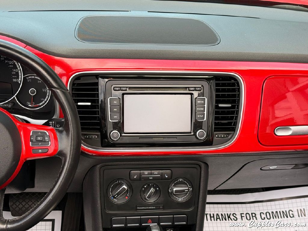 2013 Volkswagen Beetle Image 17