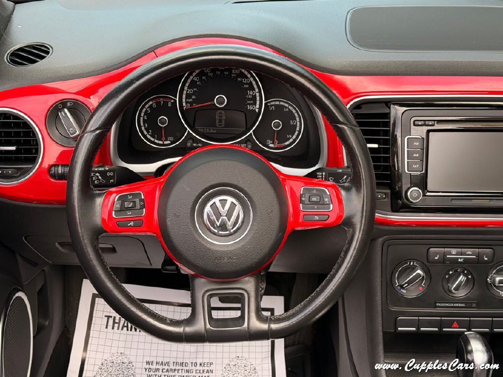 2013 Volkswagen Beetle Image 19