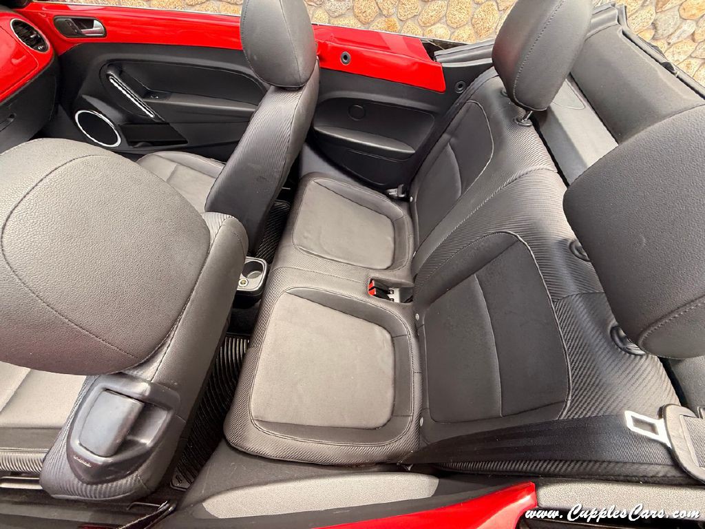 2013 Volkswagen Beetle Image 23