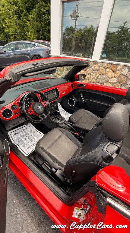 2013 Volkswagen Beetle Image 32