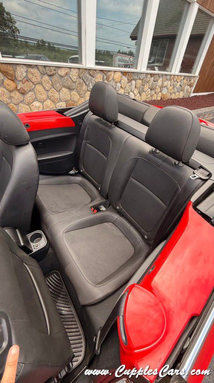 2013 Volkswagen Beetle Image 33