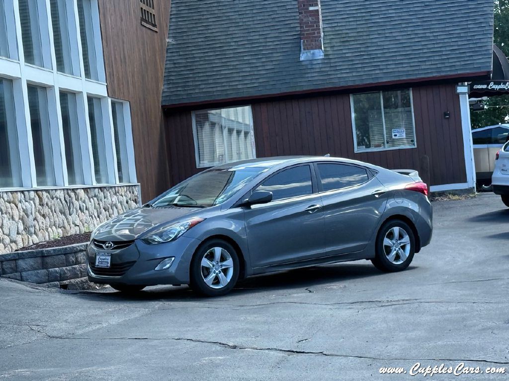 2013 Hyundai Elantra Image 1