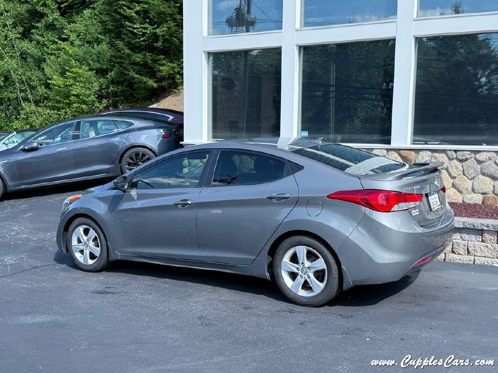 2013 Hyundai Elantra Image 2