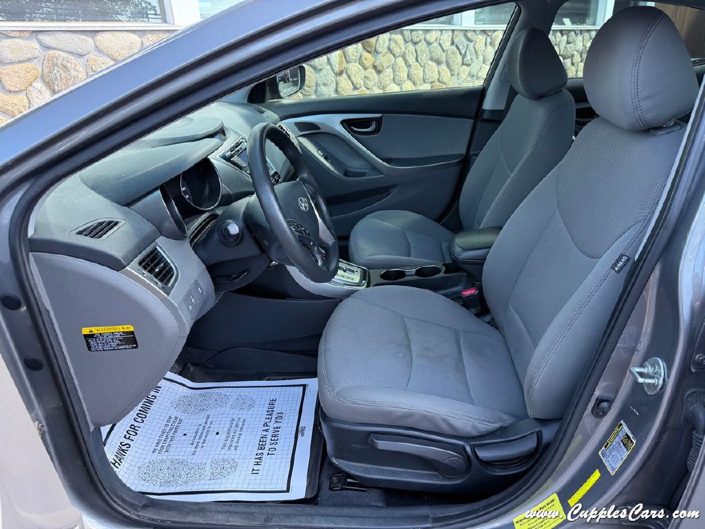 2013 Hyundai Elantra Image 3