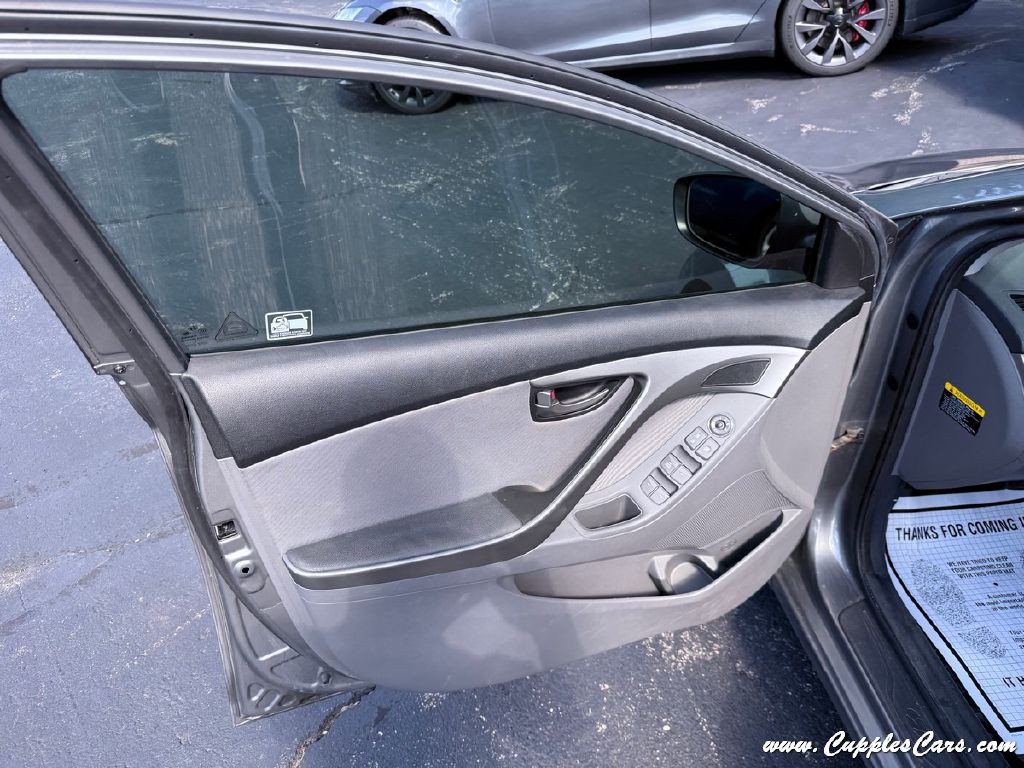 2013 Hyundai Elantra Image 5
