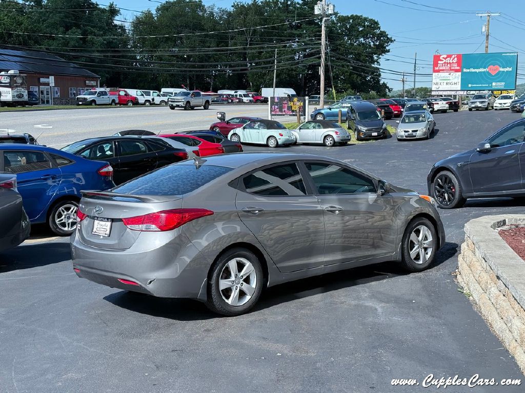 2013 Hyundai Elantra Image 8