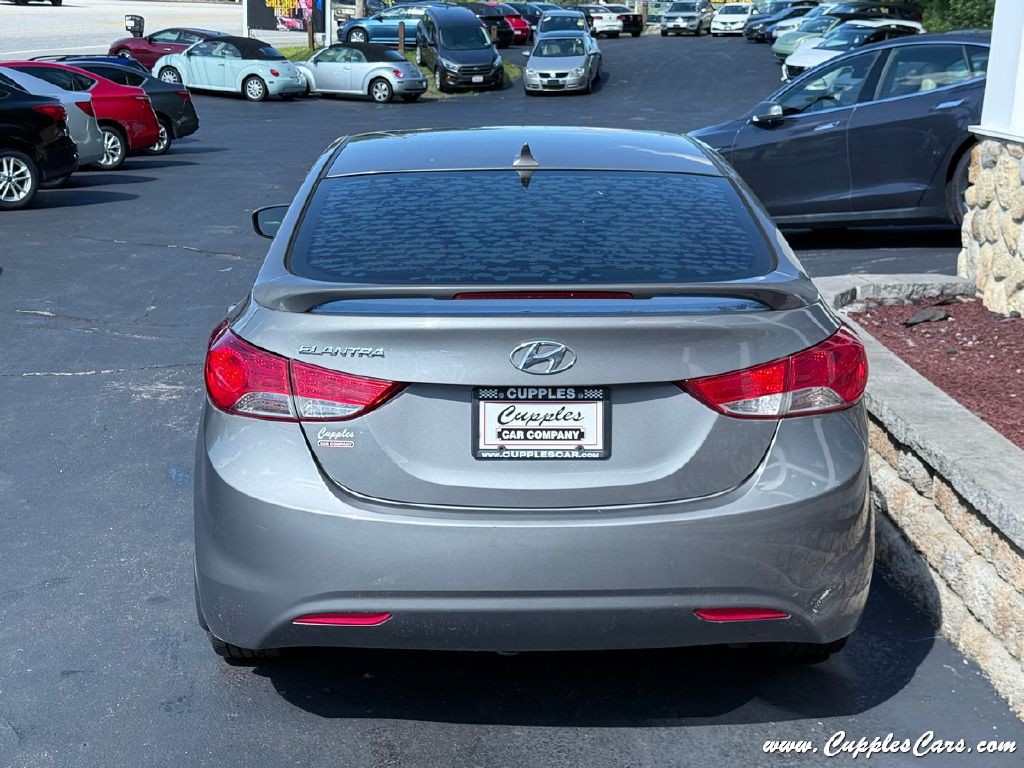 2013 Hyundai Elantra Image 9