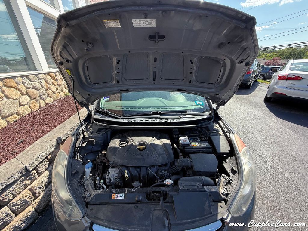 2013 Hyundai Elantra Image 14