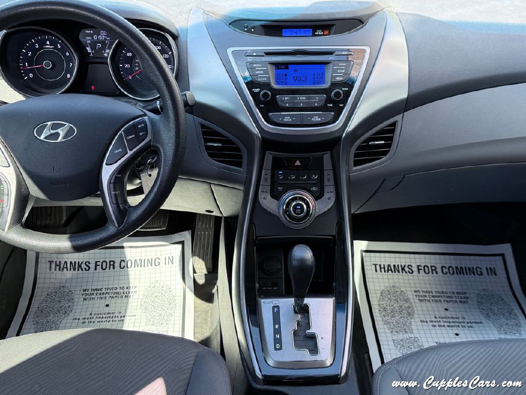 2013 Hyundai Elantra Image 18