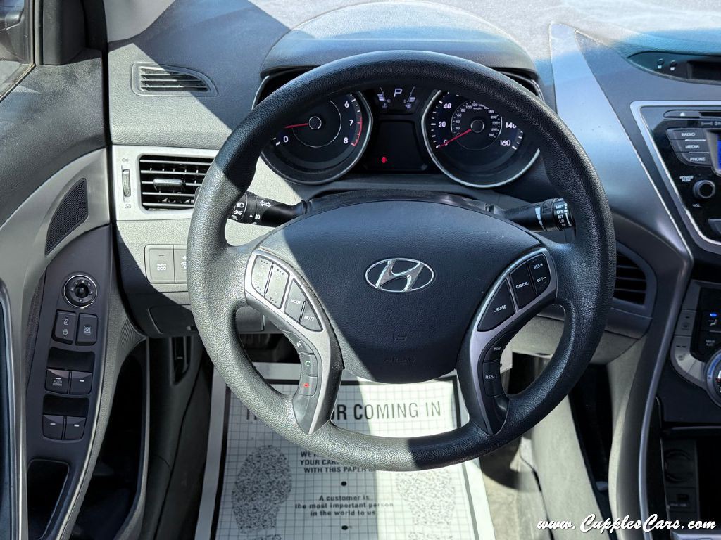 2013 Hyundai Elantra Image 19