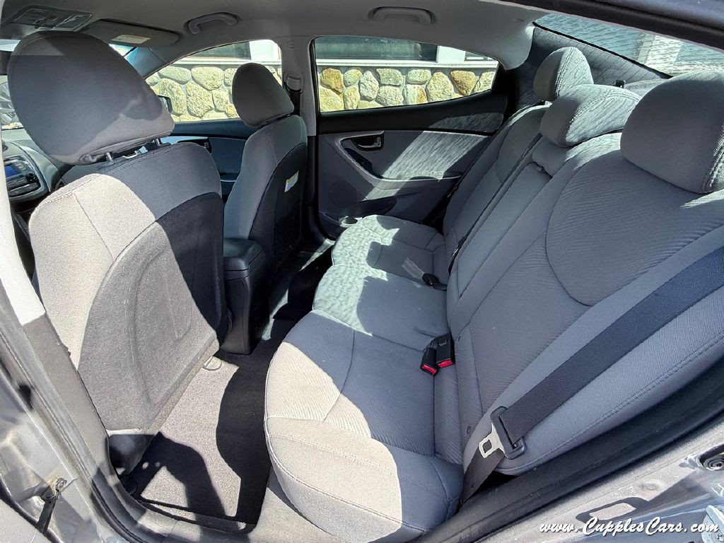 2013 Hyundai Elantra Image 22