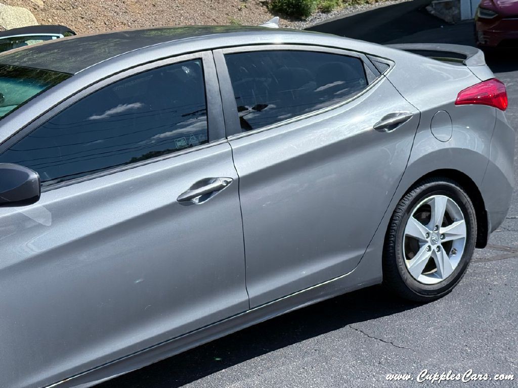 2013 Hyundai Elantra Image 32