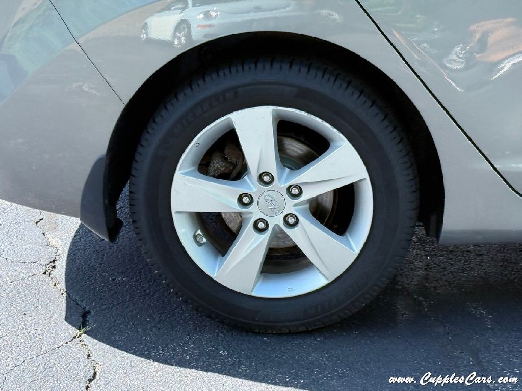 2013 Hyundai Elantra Image 40