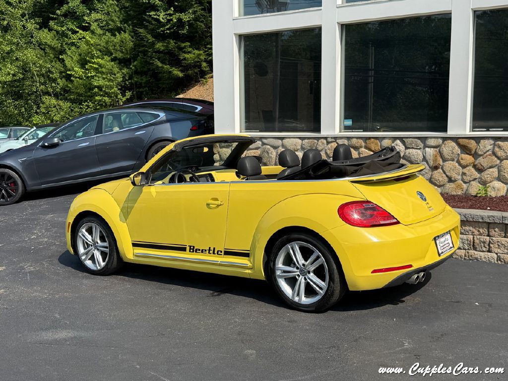 2014 Volkswagen Beetle Image 2