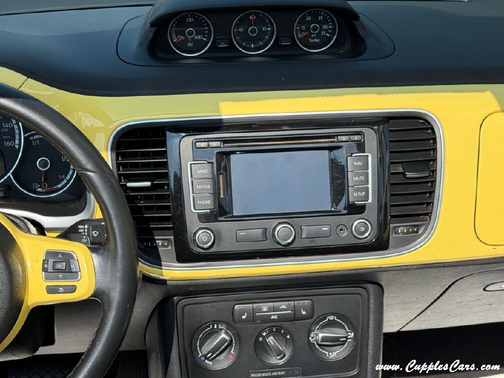 2014 Volkswagen Beetle Image 23