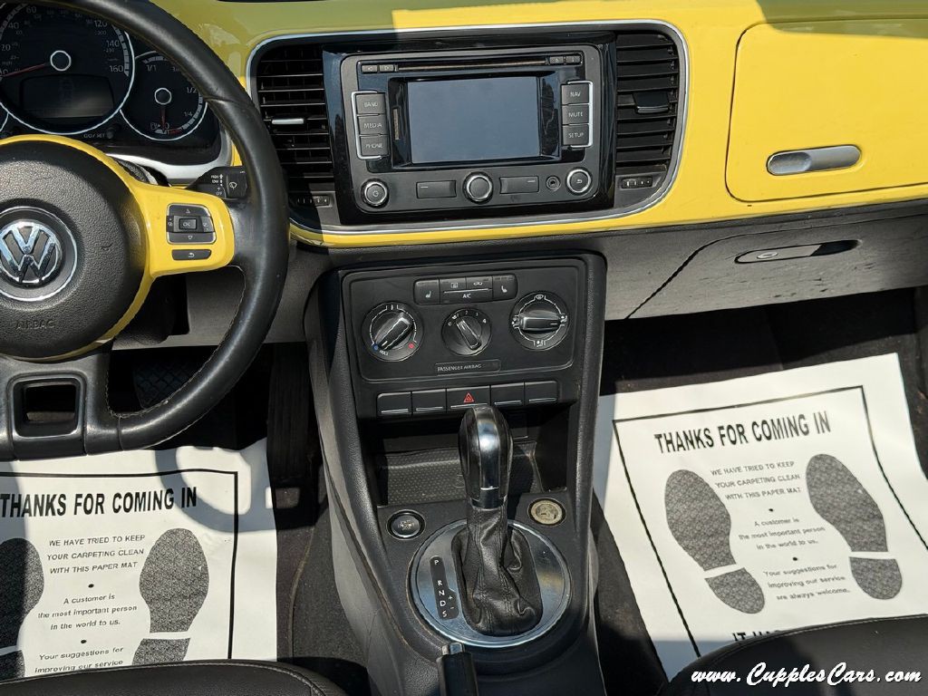 2014 Volkswagen Beetle Image 24