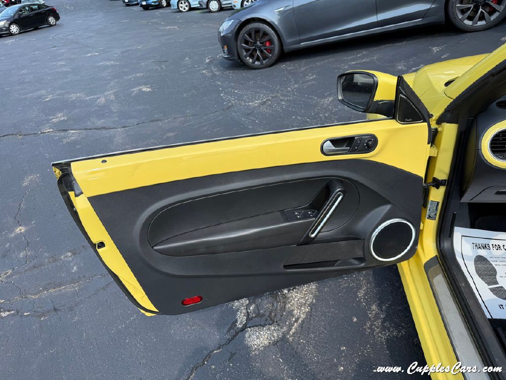 2014 Volkswagen Beetle Image 6