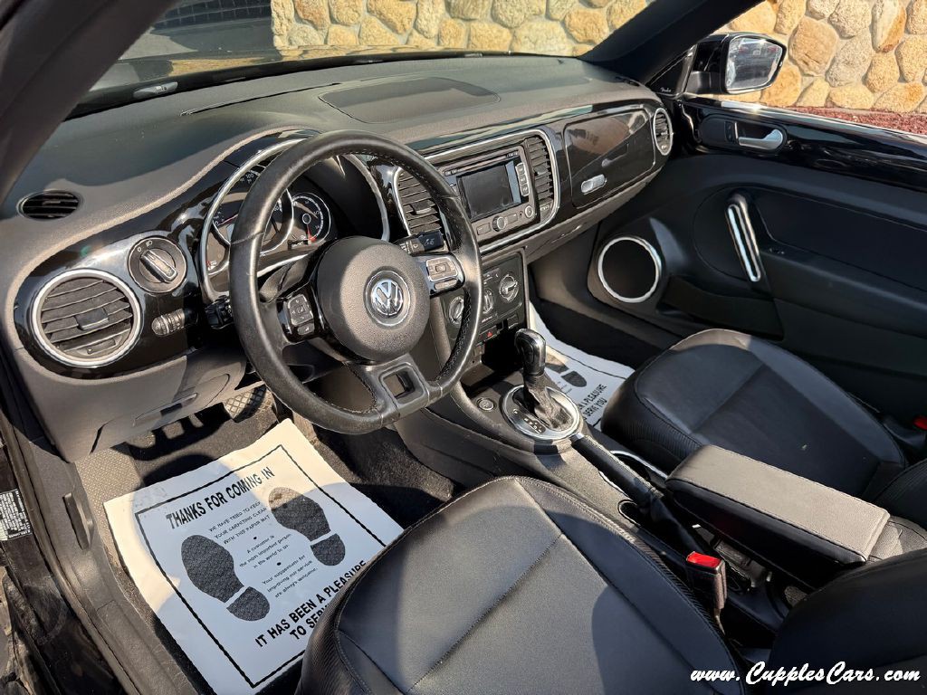2013 Volkswagen Beetle Image 4