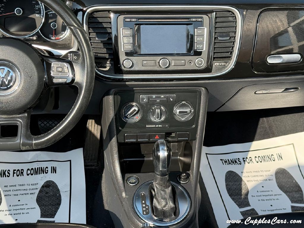 2013 Volkswagen Beetle Image 24