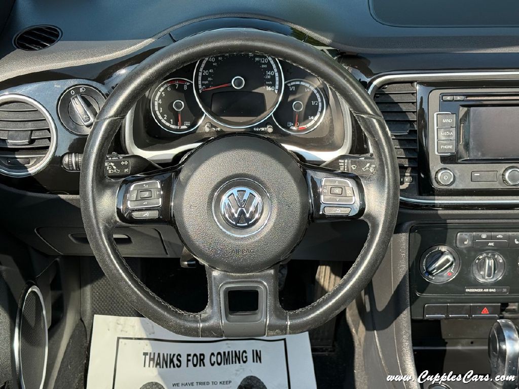 2013 Volkswagen Beetle Image 25