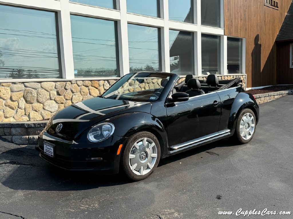 2013 Volkswagen Beetle Image 1