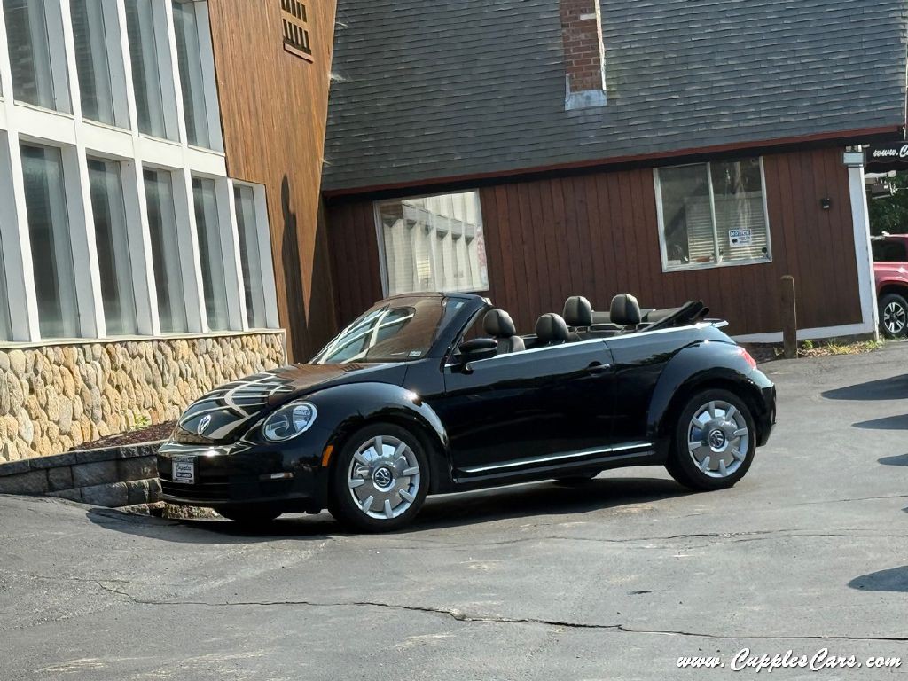 2013 Volkswagen Beetle Image 2