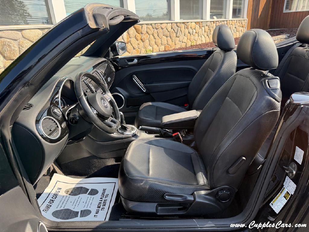 2013 Volkswagen Beetle Image 4