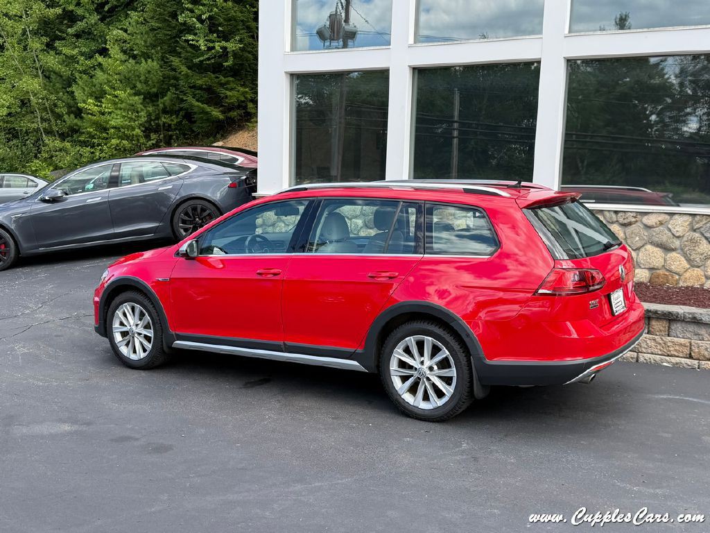 2017 Volkswagen Golf Image 2