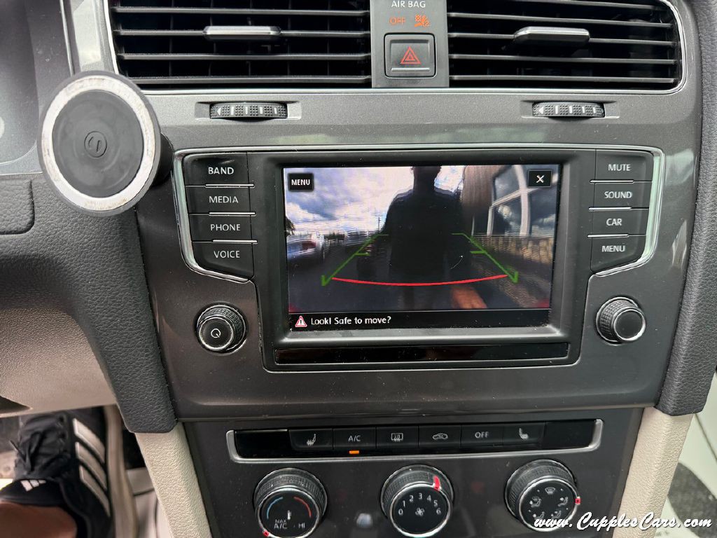 2017 Volkswagen Golf Image 24