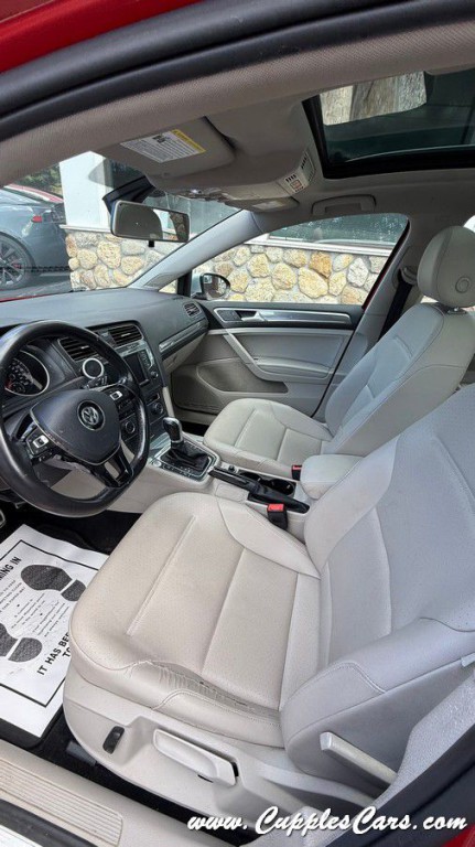 2017 Volkswagen Golf Image 32