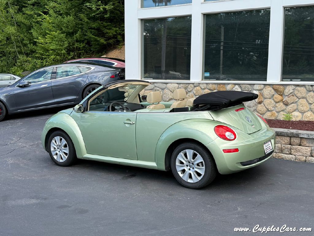 2008 Volkswagen Beetle Image 2