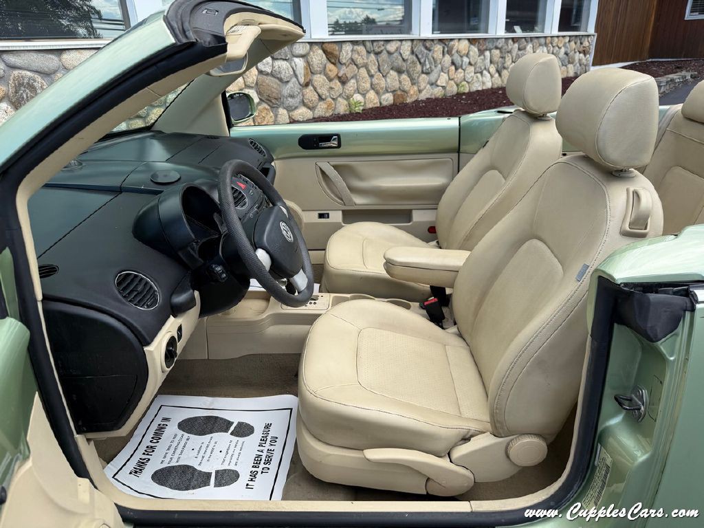 2008 Volkswagen Beetle Image 3