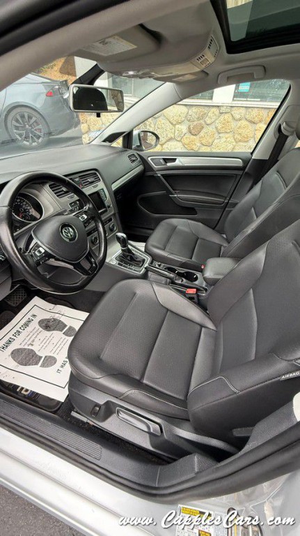 2015 Volkswagen Golf Image 31