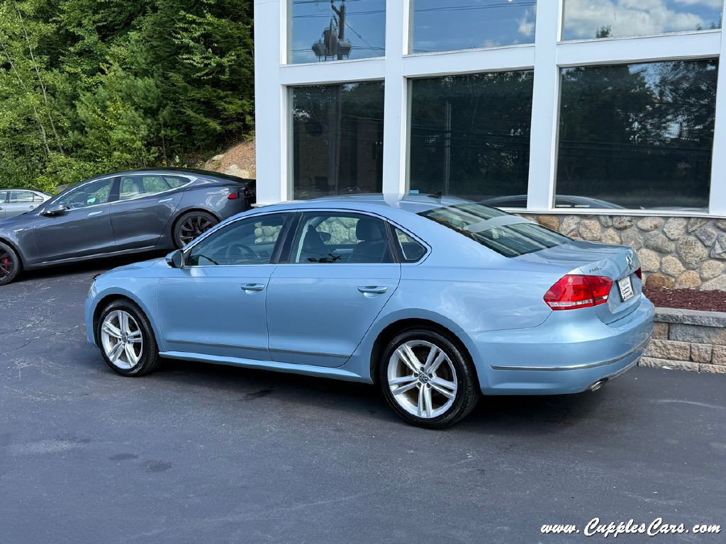 2012 Volkswagen Passat Image 2