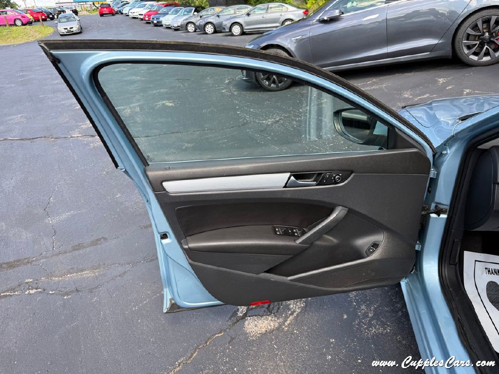 2012 Volkswagen Passat Image 5